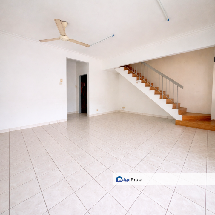 Puchong Utama 2 Sty Freehold 4R3B Good Location Well Kept Unit For Sale, Selangor, Puchong