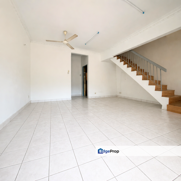 Puchong Utama 2 Sty Freehold 4R3B Good Location Well Kept Unit For Sale, Selangor, Puchong