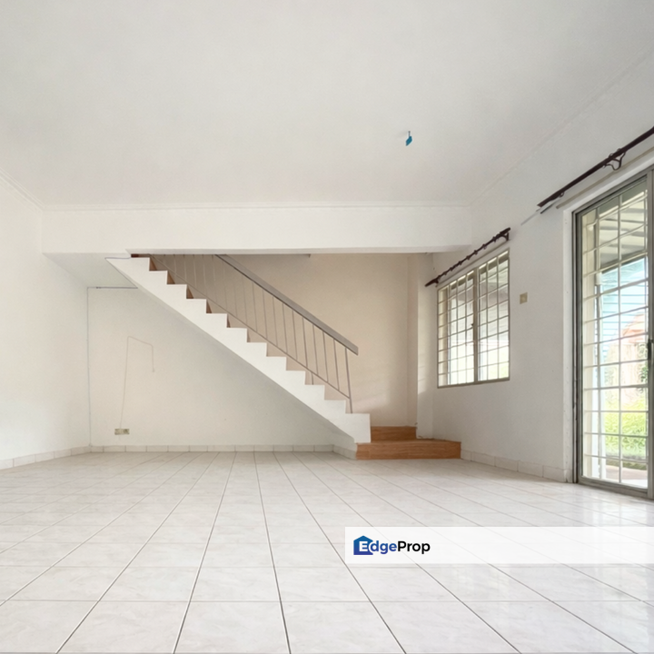 Puchong Utama 2 Sty Freehold 4R3B Good Location Well Kept Unit For Sale, Selangor, Puchong