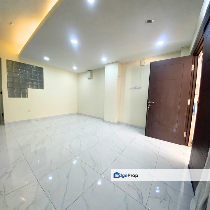 Puchong Hartamas 2 Sty 4R3B Fully Renovated 24 x 80 Move in Condition Freehold, Selangor, Puchong