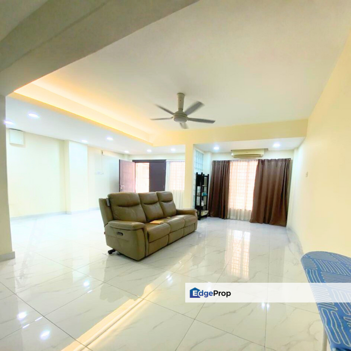 Puchong Hartamas 2 Sty 4R3B Fully Renovated 24 x 80 Move in Condition Freehold, Selangor, Puchong