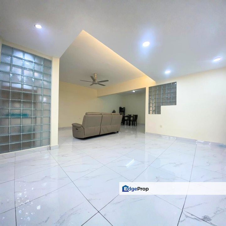 Puchong Hartamas 2 Sty 4R3B Fully Renovated 24 x 80 Move in Condition Freehold, Selangor, Puchong