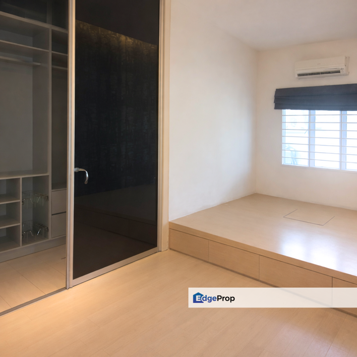 BK1 Bandar Kinrara Corner Lot Freehold Fully Renovated 3000 Sqft Kitchen Cabinet Move in Condition, Selangor, Puchong