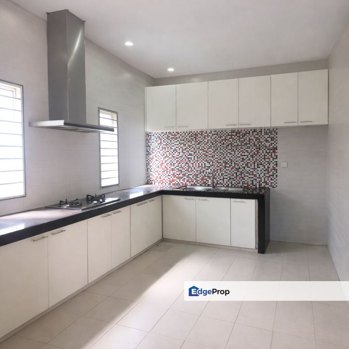 BK1 Bandar Kinrara Corner Lot Freehold Fully Renovated 3000 Sqft Kitchen Cabinet Move in Condition, Selangor, Puchong