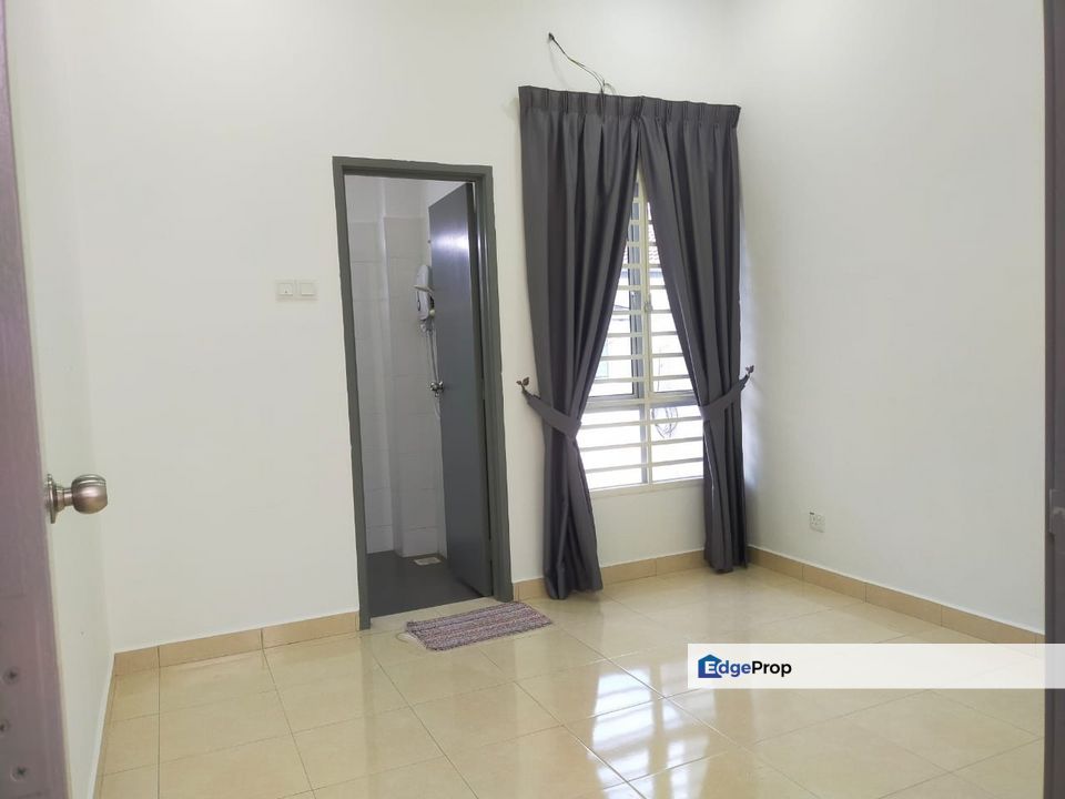 Taman Kerisi Indah Seremban 2 Double Sty Kitchen Cabinet 4R3B Ready to Move in For Rent, Negeri Sembilan, Seremban