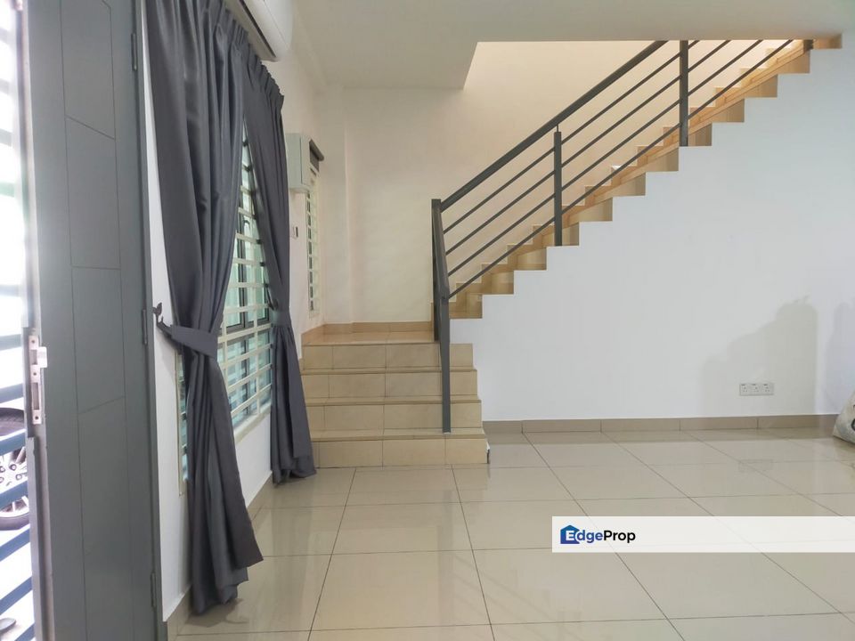 Taman Kerisi Indah Seremban 2 Double Sty Kitchen Cabinet 4R3B Ready to Move in For Rent, Negeri Sembilan, Seremban