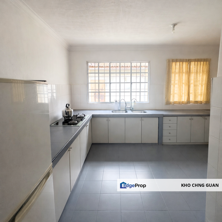 Bandar Bukit Puchong 2 Sty 4r3b Kitchen Cabinet Well Maintained Unit For Sale, Selangor, Puchong