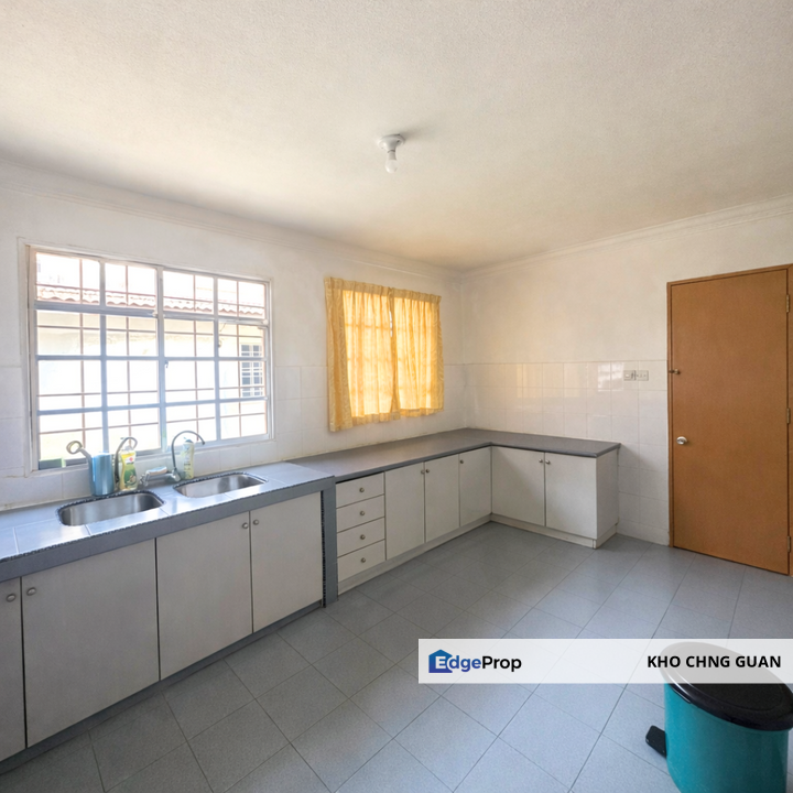 Bandar Bukit Puchong 2 Sty 4r3b Kitchen Cabinet Well Maintained Unit For Sale, Selangor, Puchong
