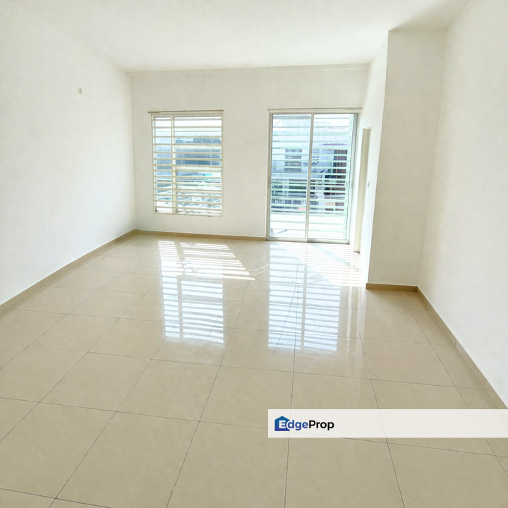 Nusari Aman 2 @ Bandar Sri Sendayan 2 Sty Below MV Freehold 4R3B Well Kept Unit For Sale, Negeri Sembilan, Seremban
