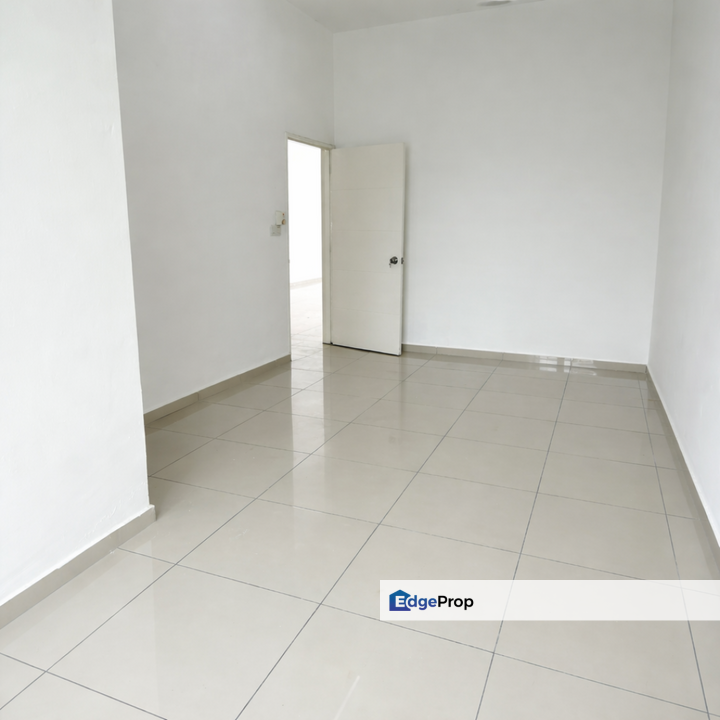 Nusari Aman 2 @ Bandar Sri Sendayan 2 Sty Below MV Freehold 4R3B Well Kept Unit For Sale, Negeri Sembilan, Seremban