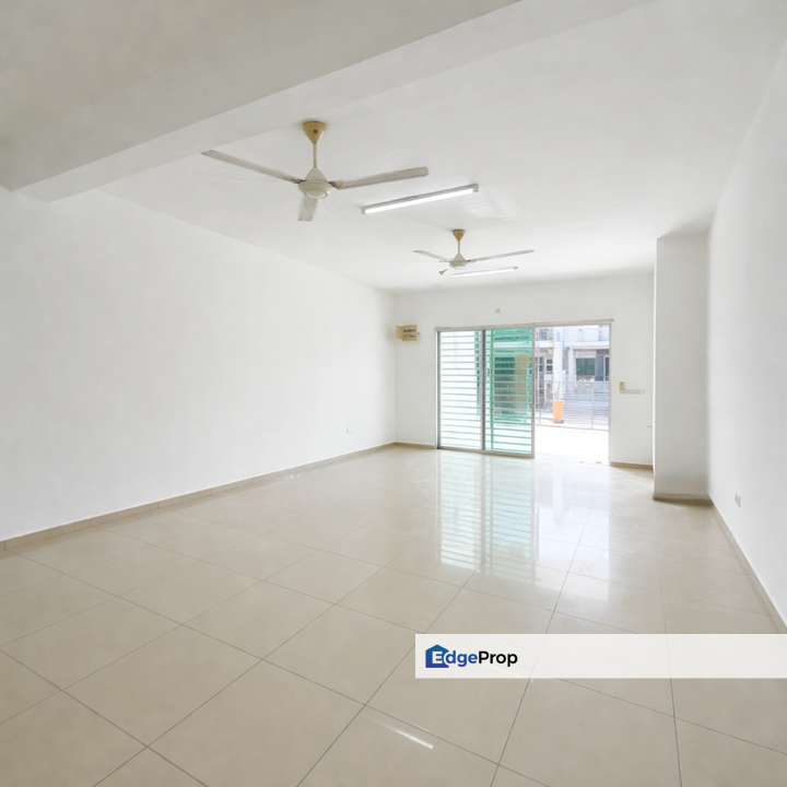 Nusari Aman 2 @ Bandar Sri Sendayan 2 Sty Below MV Freehold 4R3B Well Kept Unit For Sale, Negeri Sembilan, Seremban