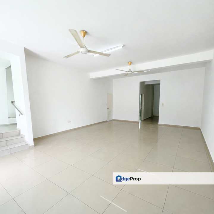 Nusari Aman 2 @ Bandar Sri Sendayan 2 Sty Below MV Freehold 4R3B Well Kept Unit For Sale, Negeri Sembilan, Seremban