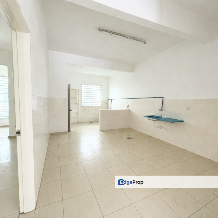 Nusari Aman 2 @ Bandar Sri Sendayan 2 Sty Below MV Freehold 4R3B Well Kept Unit For Sale, Negeri Sembilan, Seremban