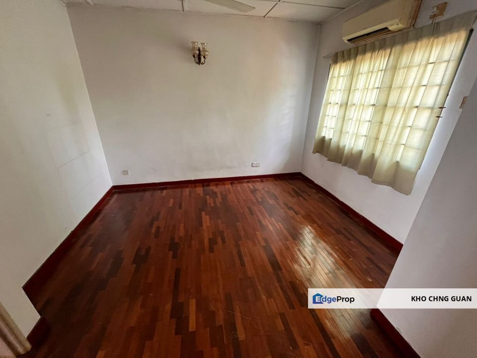 Puchong Utama Double Storey Open Facing Ample Carpark 4 Room Kitchen Cabinet For Sale, Selangor, Puchong