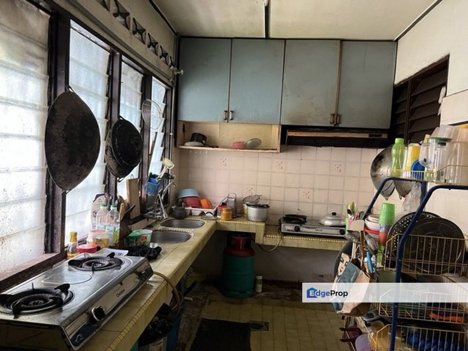 Taman Sri Serdang Single Storey For Sale Non Bumi Kitchen Extended, Selangor, Seri Kembangan