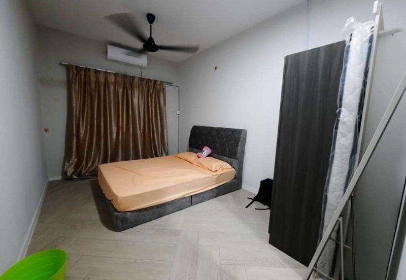 Vista Pinggiran, Taman Pinggiran Putra