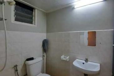 Vista Pinggiran, Taman Pinggiran Putra