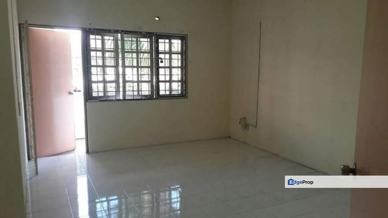 Taman Serdang Raya For Sale Kitchen Extended Gated & Guarded Near MRT Serdang Raya, Selangor, Seri Kembangan
