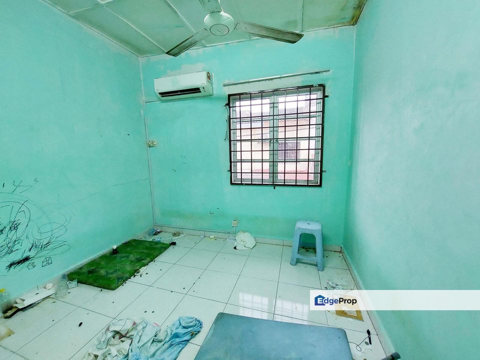 Non Bumi Gated & Guarded Kit Full Extend 4 Rooms Extra Car Park Saujana Puchong, Selangor, Puchong South