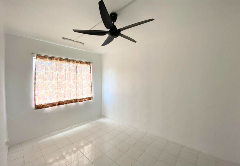 Vista Pinggiran, Taman Pinggiran Putra