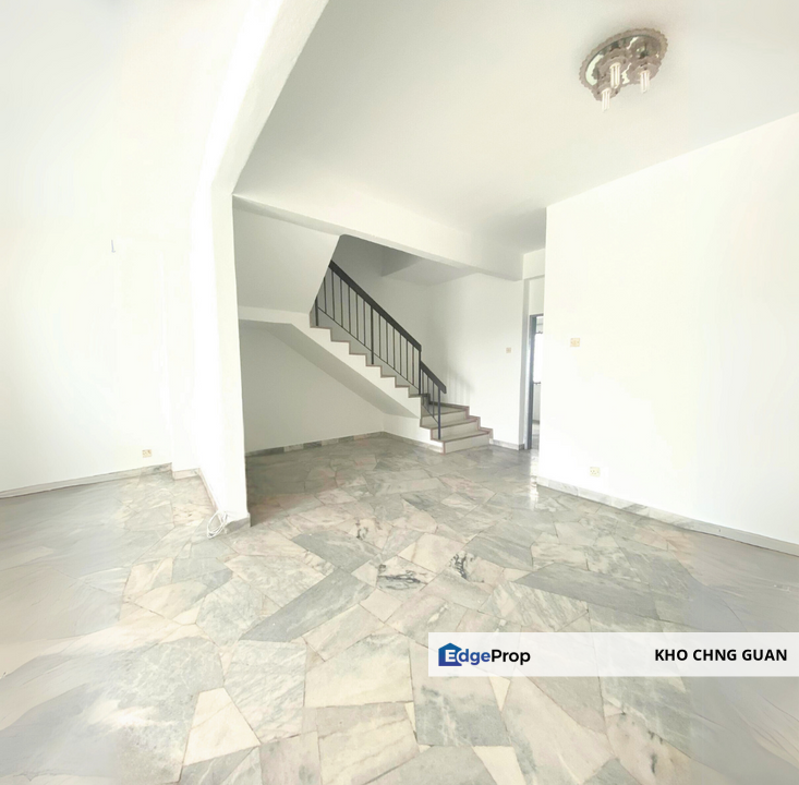 Bandar Puchong Jaya 4 km to lrt bukit puchong Freehold Ample Parking Area 4 Room, Selangor, Puchong