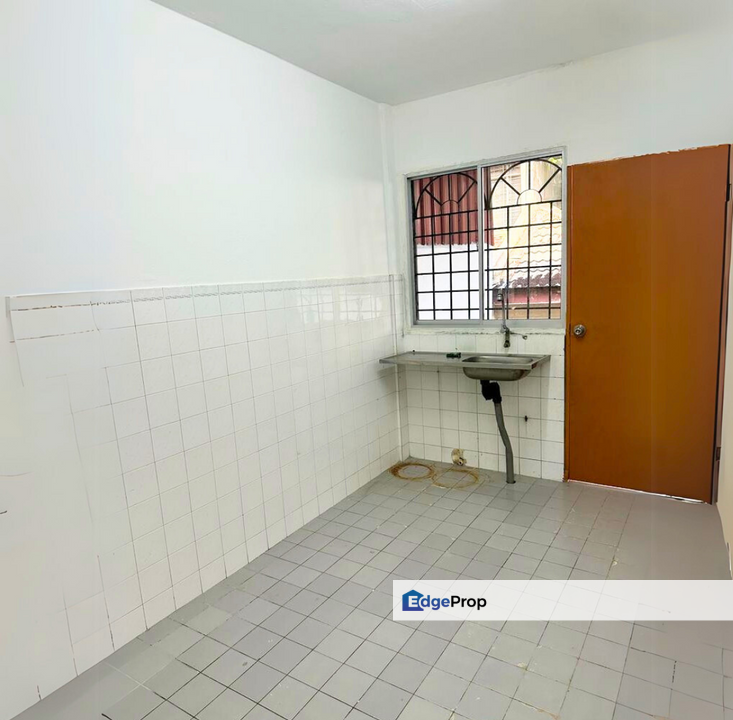 Taman Puchong Indah 7km to Bandar Bukit Puchong FREEHOLD 2 Sty 4 Room 4 Bath Well Kept Unit, Selangor, Puchong