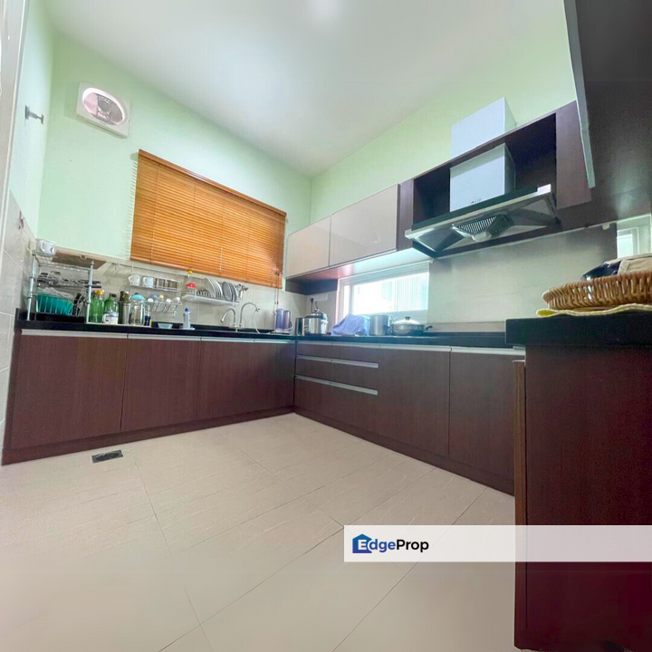 FREEHOLD Luxury Bungalow Aspen Garden Residence Cyberjaya With Rooftop & Jacuzzi, Selangor, Cyberjaya