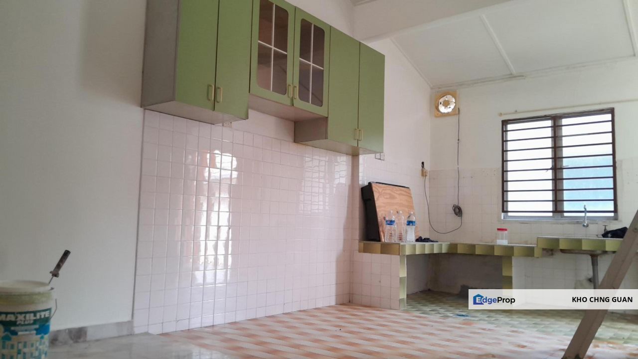 Tmn Bukit Mewah nr MRT & Metro Kajang 20 x 70 Kitchen Fully Extended with mezzanine Flr Well Kept, Selangor, Kajang