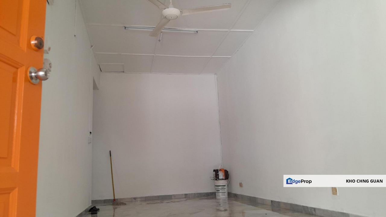 Tmn Bukit Mewah nr MRT & Metro Kajang 20 x 70 Kitchen Fully Extended with mezzanine Flr Well Kept, Selangor, Kajang