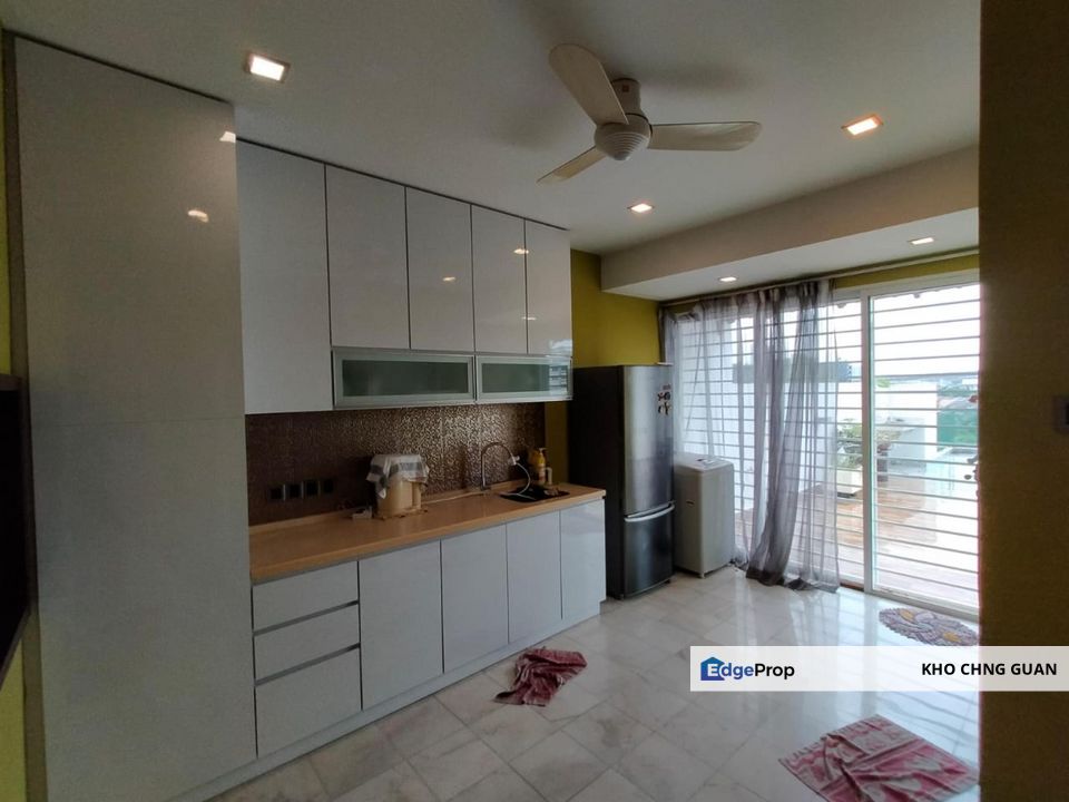 Bandar Puchong Jaya 3 Storey House FREEHOLD Romantic Night City View Fully Renovated , Selangor, Puchong