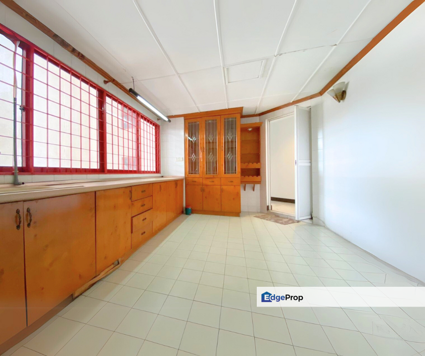 Spring Summer Villa Subang Jaya Spacious Unit with Beautiful Lake View, Selangor, Subang Jaya