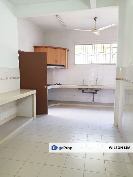 Offer below market End Lot house and no house blocking for easy parking, Selangor, Klang