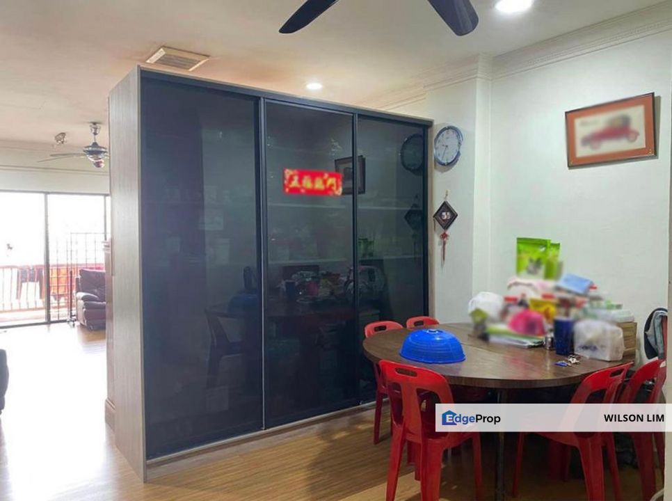 Well maintain 3 rooms 2 baths unit at Sri Manja Court Petaling Jaya, Selangor, Petaling Jaya