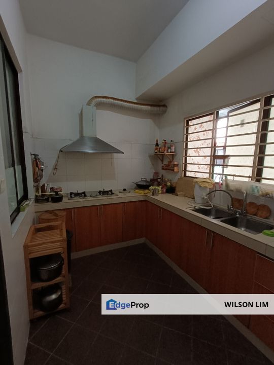 Double story house with face no house and ample parking, Selangor, Klang