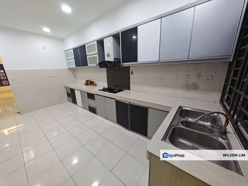 End Lot House with Ample Parking at Jalan Sanggul Bandar Puteri Klang, Selangor, Klang