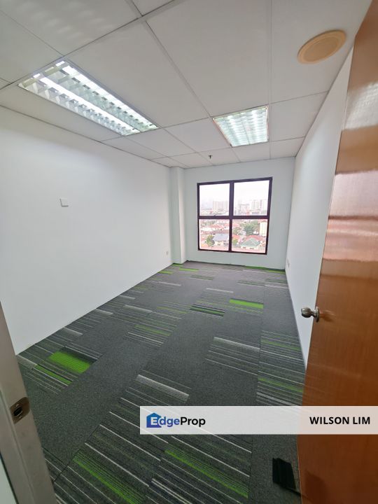 Partly furnished with carpet, plaster ceiling and some partition rooms, Selangor, Petaling Jaya