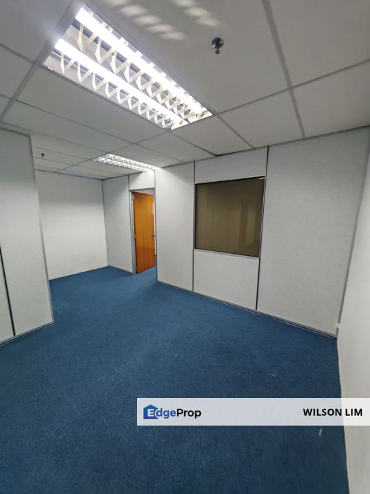 Partly furnished with carpet, plaster ceiling and some partition rooms, Selangor, Petaling Jaya