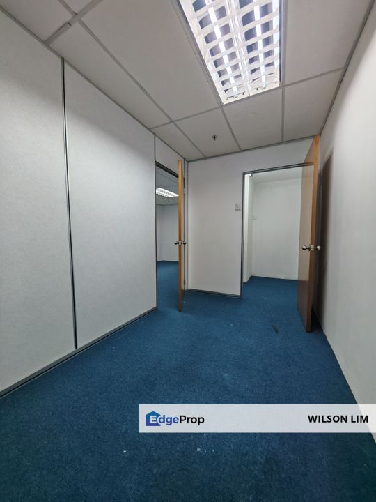 Partly furnished with carpet, plaster ceiling and some partition rooms, Selangor, Petaling Jaya