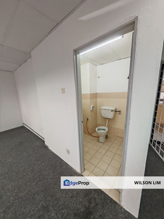Partly furnished with air con, carpet, plaster ceiling and some partition rooms, Selangor, Petaling Jaya