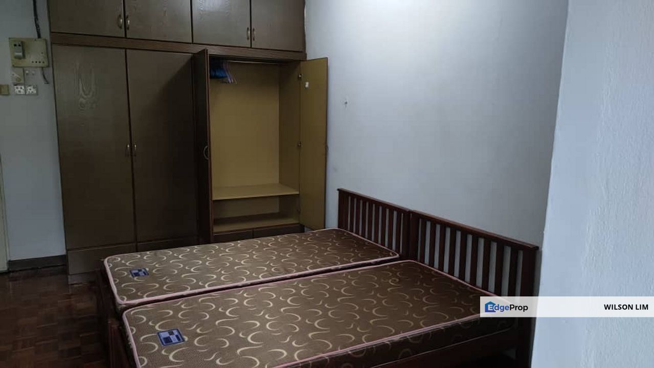 9 rooms 7 baths Double Story House for Good Investment, Selangor, Subang Jaya
