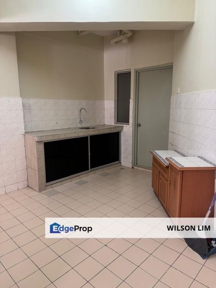 Well maintained Affordable 3 rooms 2baths unit at Regency Condo, Selangor, Klang