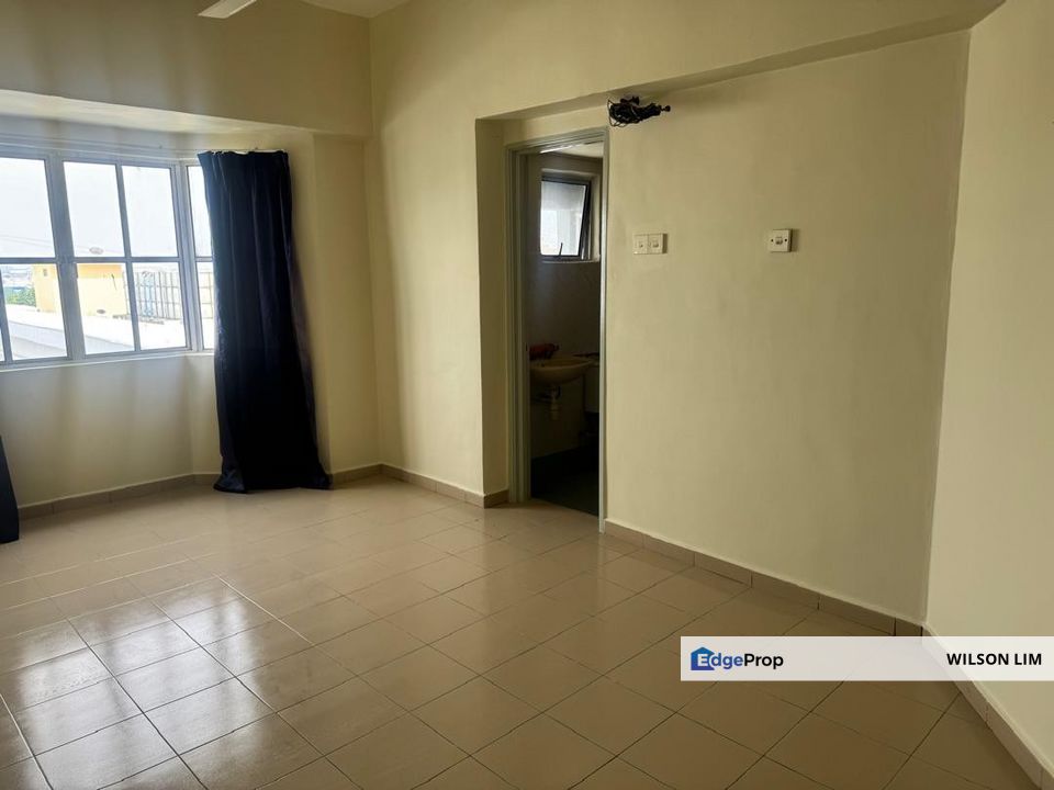 Well maintained Affordable 3 rooms 2baths unit at Regency Condo, Selangor, Klang