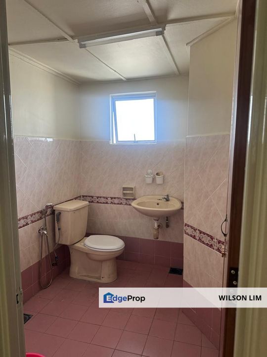 Well maintained Affordable 3 rooms 2baths unit at Regency Condo, Selangor, Klang