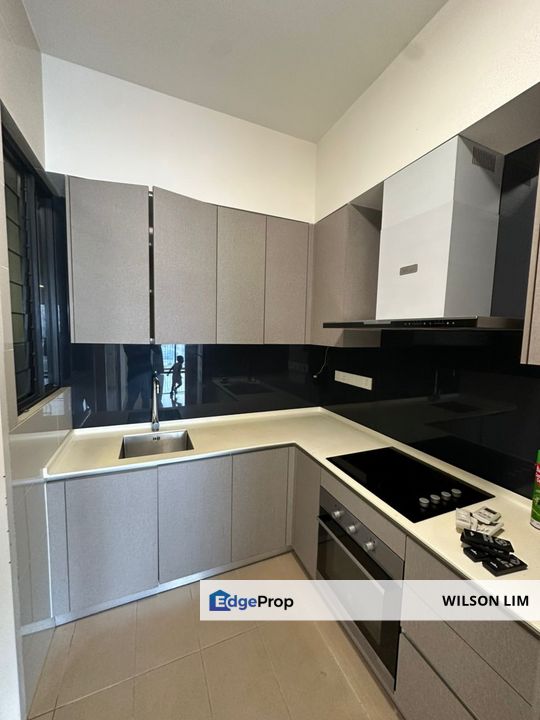 High floor unit with unblock KL city view in front two balconys area, Kuala Lumpur, Desa Petaling