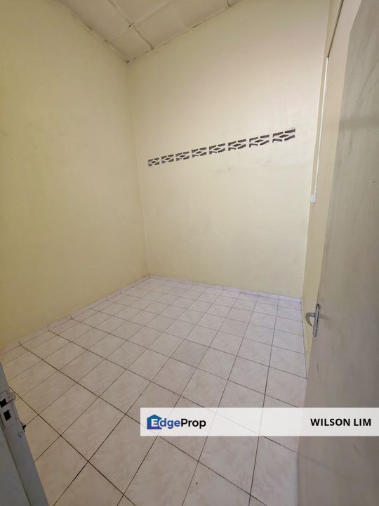 Well  maintained and Covered car porch area at Taman Sentosa, Selangor, Klang