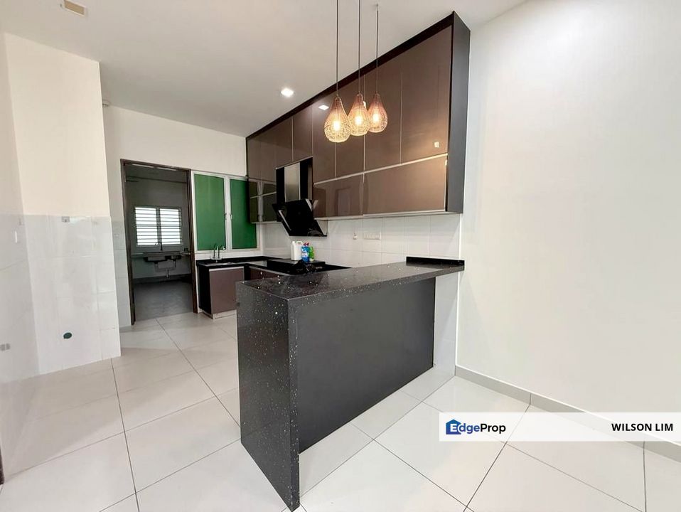 Spacious House with Ample Parking, Renovated and Extended Kitchen, Selangor, Klang