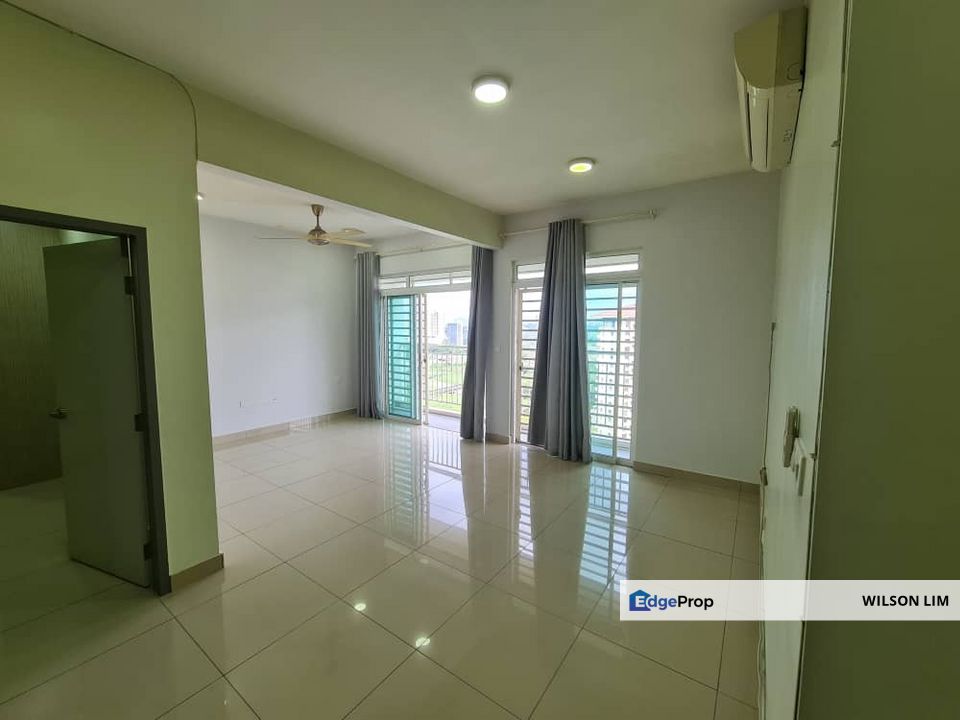 Spacious Unit 3 room 3bath at V Residensi 2 and Walking distance to KTM, Selangor, Shah Alam