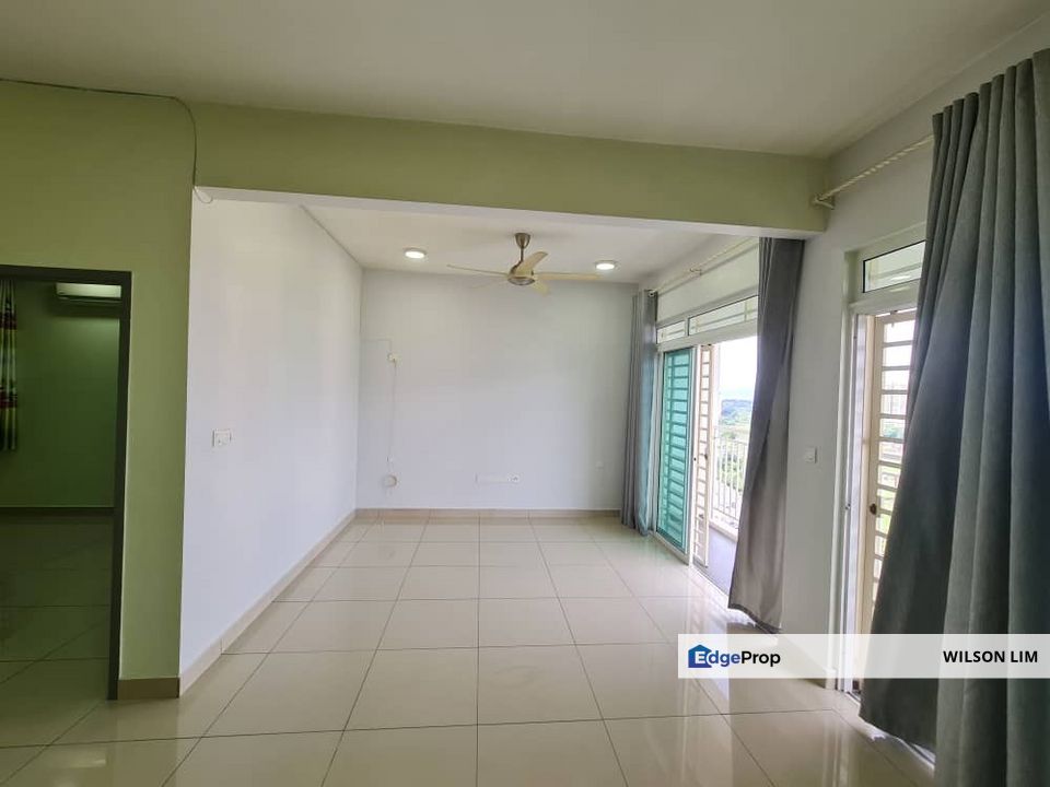 Spacious Unit 3 room 3bath at V Residensi 2 and Walking distance to KTM, Selangor, Shah Alam