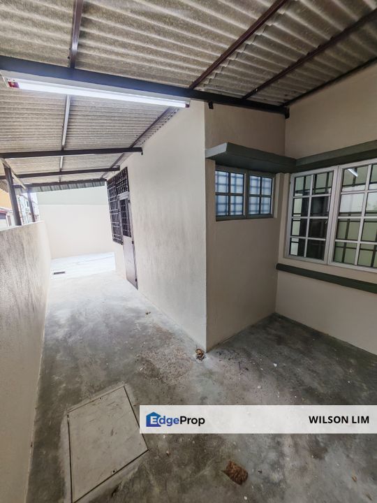 End Lot Double Storey Newly Renovated Ample Parking at Puteri Klang, Selangor, Klang