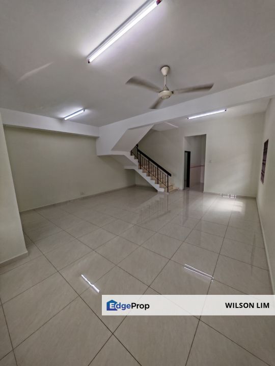 End Lot Double Storey Newly Renovated Ample Parking at Puteri Klang, Selangor, Klang